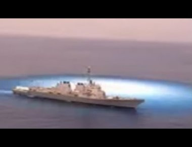 Αμερικανικό αντιτορπιλικό παραμένει αλώβητο μετά από τεράστια υποθαλάσσια έκρηξη ισχύος 15000 λιβρών (βίντεο)